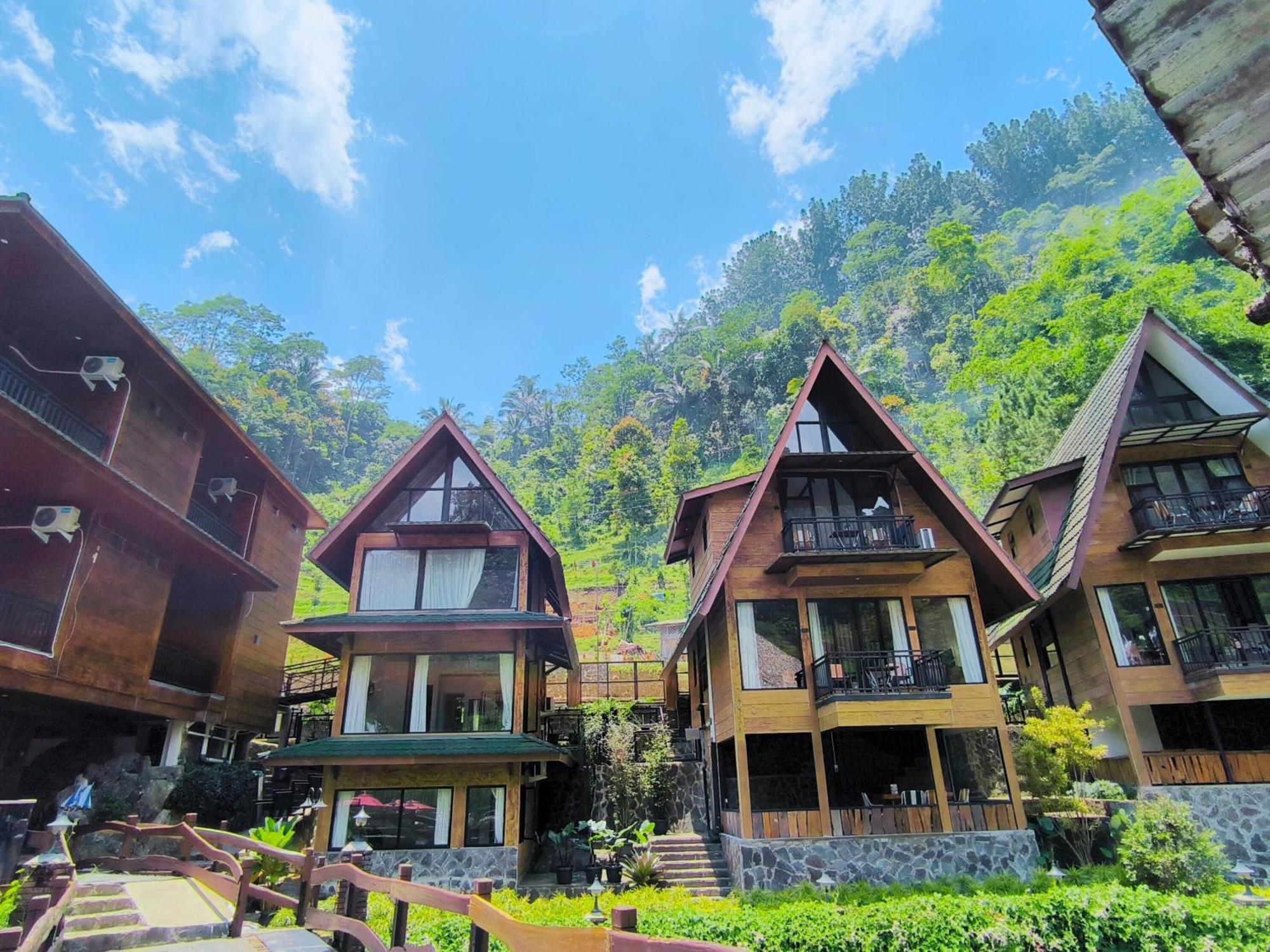 Bayan Village Baturraden Extérieur photo