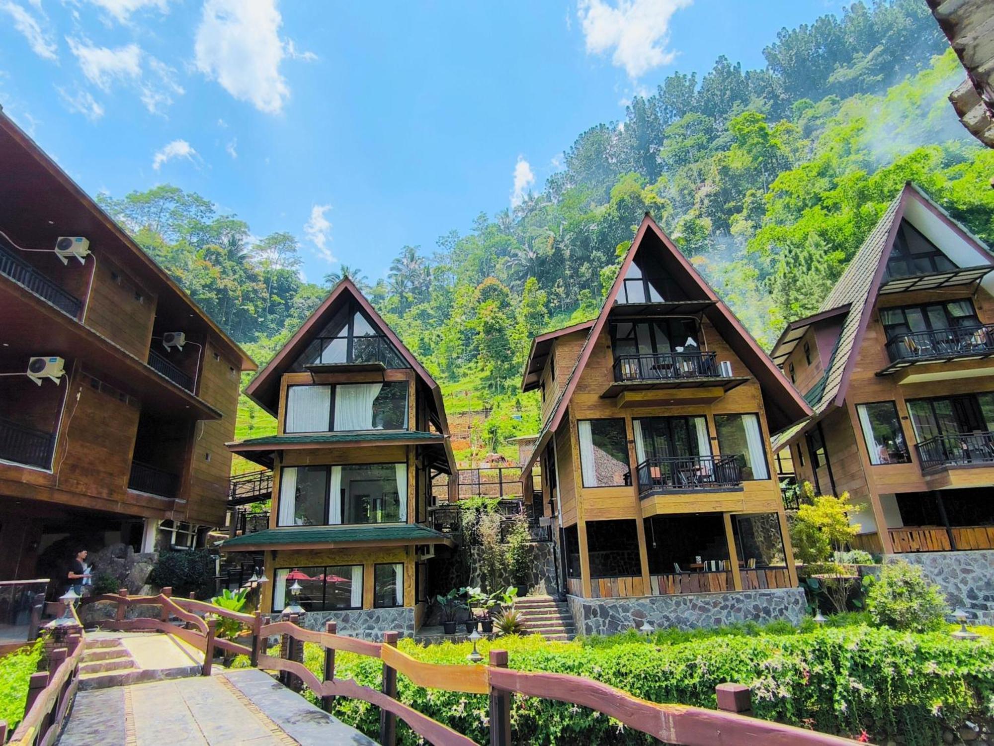 Bayan Village Baturraden Extérieur photo