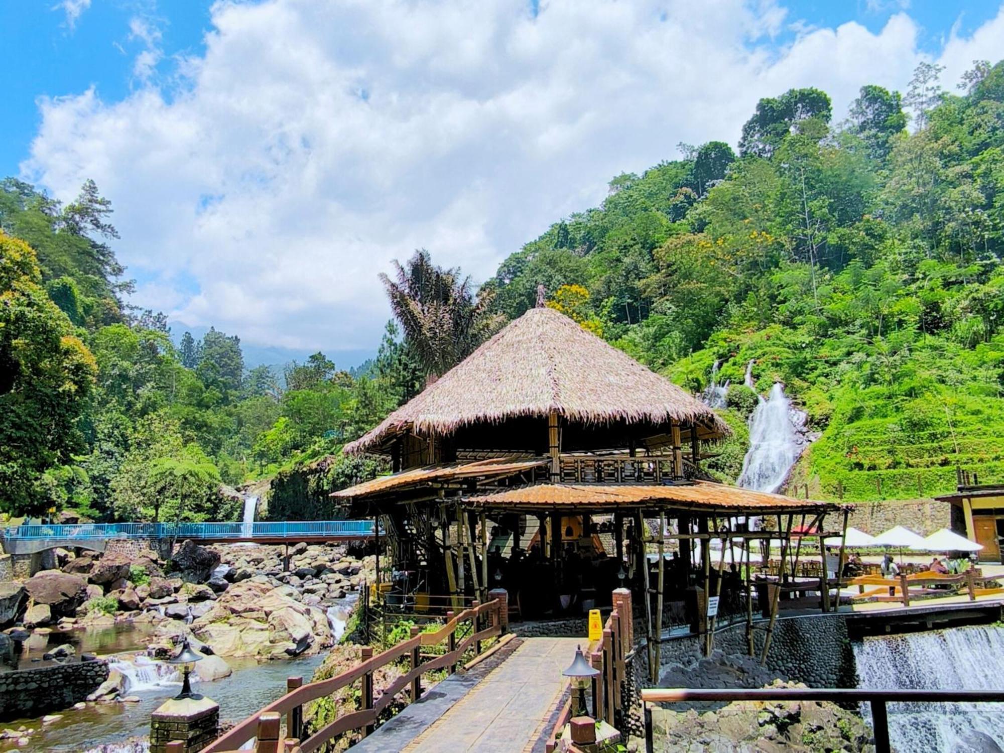 Bayan Village Baturraden Extérieur photo