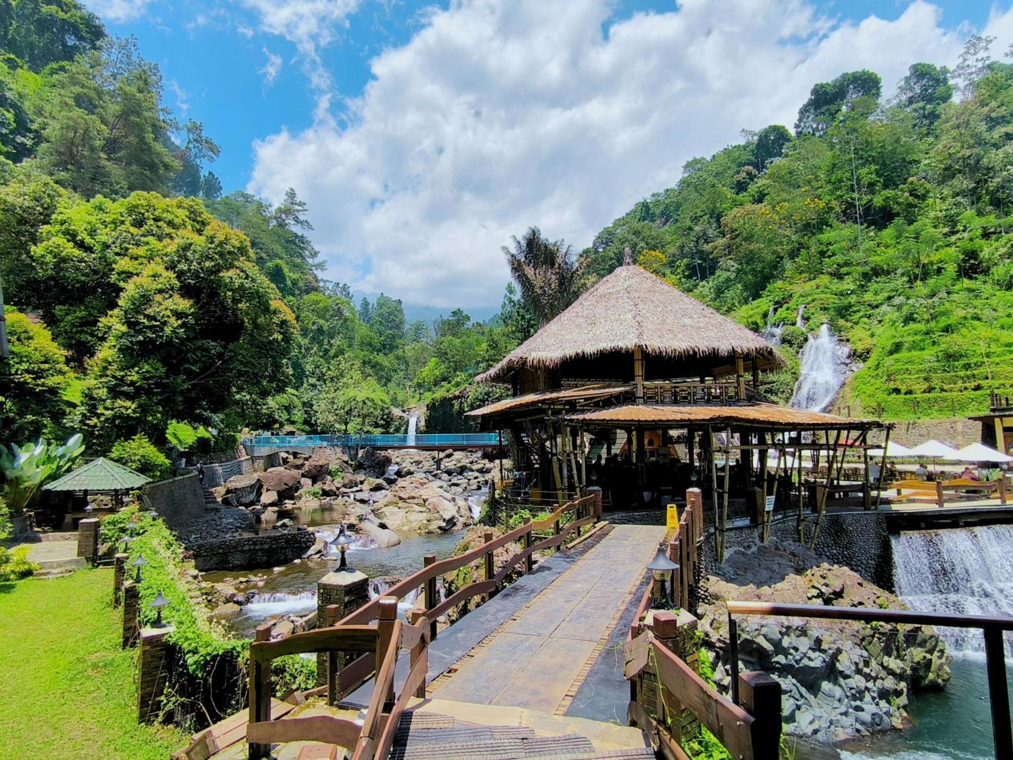 Bayan Village Baturraden Extérieur photo