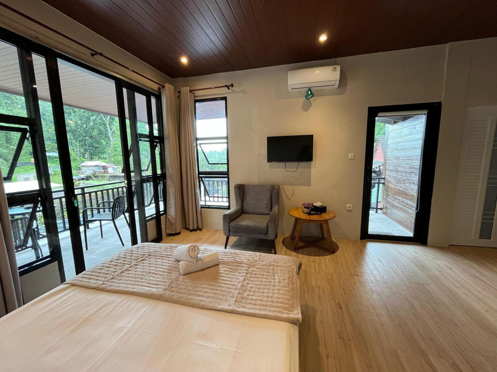 Bayan Village Baturraden Extérieur photo